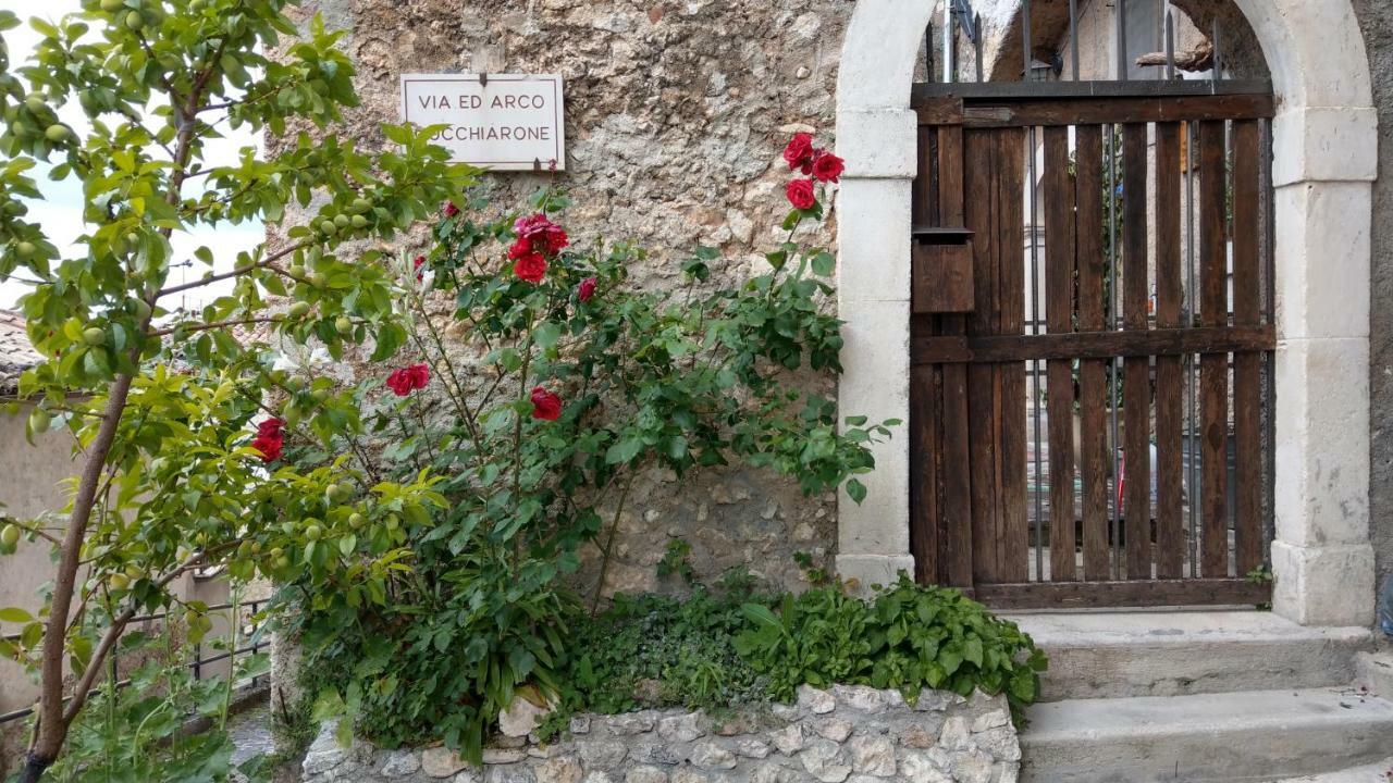 Villa Antica Roccia Calascio Exterior foto